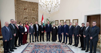 الرئيس عون التقى جنبلاط ورئيس التقدمي وخلف ورابطة خريجي الـ"مون لاسال": عجلة العمل الحكومي انطلقت بدءا بالتعيينات الأمنية وسيليها حاكم المركزي والتشكيلات القضائية والدبلوماسية والإدارية