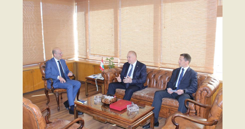 وزير التنمية الادارية تناول مع السفير الروسي اولويات الوزارة في المرحلة المقبلة