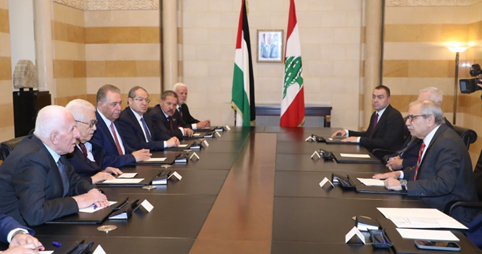 بيان لقاء سلام - عباس في السرايا: إقفال ملف السلاح الفلسطيني خارج أو داخل المخيمات ورفض التوطين