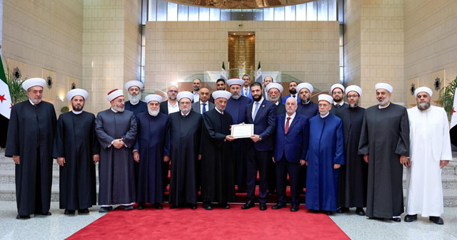 دريان للرئيس الشرع: الْأَمَلُ فيكم وَالتَّفَهُّمُ أَنْ تَسْتَجِدَّ عَلاقَاتٌ بَينَ البَلَدَينِ الشَّقِيقَينِ مِنْ نَوعٍ جديد يَقُومُ على الشَّرَاكَةِ وَالتَّكَامُل