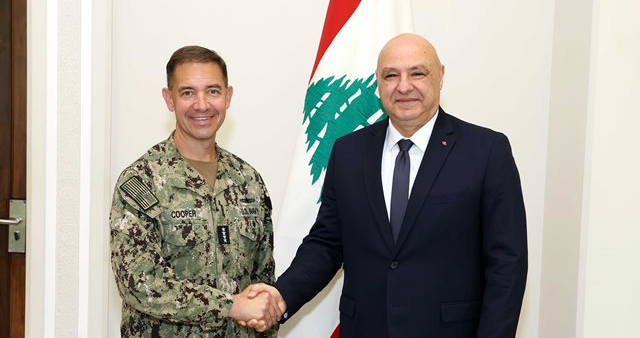 الرئيس عون دعا الولايات المتحدة الى الضغط على اسرائيل للانسحاب من الأراضي اللبنانية والاميرال كوبر نوّه بالعمل المميز الذي يقوم به الجيش واكد استمرار المساعدات له