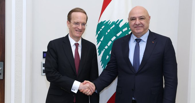 الرئيس عون طالب مسؤول العمل الخارجي الأوروبي بالضغط على إسرائيل للانسحاب وإعادة الأسرى لضمان استقرار لبنان وتنفيذ خطة حصرية السلاح