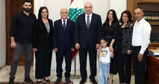 الرئيس عون أكد أمام عائلة الرائد الشهيد جوزف حناوقوفه الى جانبهم وكل عائلات شهداء الجيش