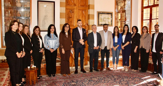 النائب جنبلاط تابع قضايا انمائية ومطالب القرى مع وفود أهلية وبلدية زارته في المختارة