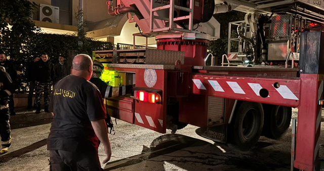 إخماد حريقين داخل منشرة في السمقانية ومرآب مبنى سكني في بدارو