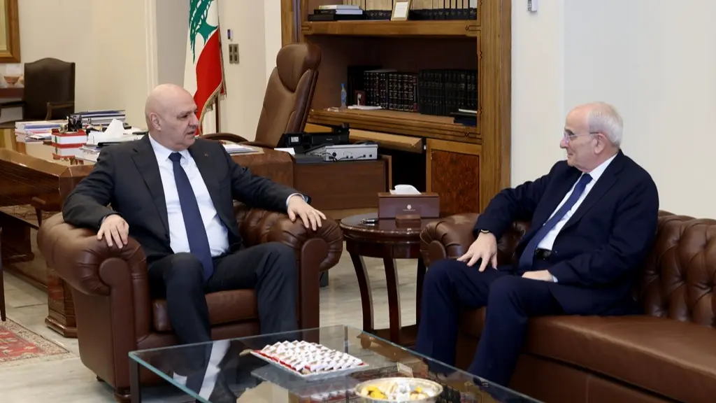 (*) الرئيس عون عرض مع وزير الدفاع التطورات الأمنية