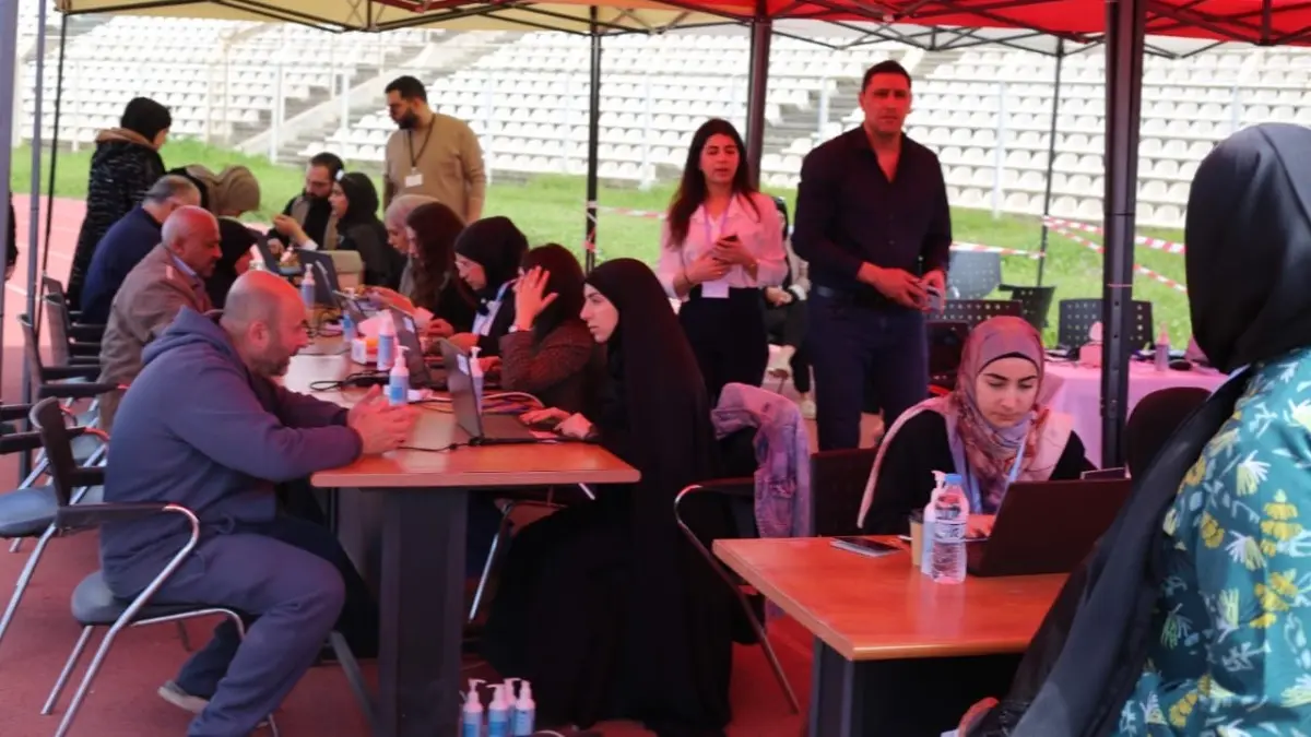 توزيع مساعدات إغاثية قطرية للنازحين في صيدا بإشراف البلدية