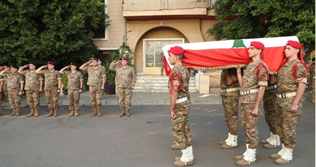 الجيش: مراسم تكريم الرائد الشهيد محمد فرحات اقيمت في المستشفى العسكري بحضور قائد الجيش وجثمانه سيوارى في ثرى بلدته رشعين موقتا