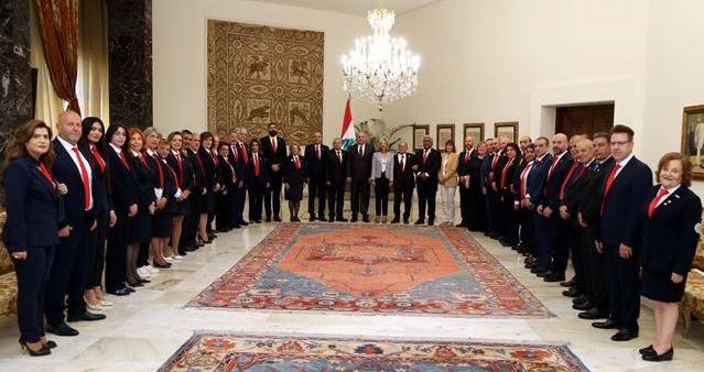 الرئيس عون تابع التطورات جنوبا واطلع من عبود على اوضاع الشمال والتقى رياشي ووجه رسالة لمناسبة 8 أيار: ملتزمون الدعم المطلق للصليب الأحمر وتوفير كل السبل كي يبقى صمام أمان