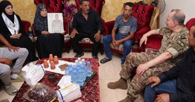 قائد الجيش تفقد موقع انفجار مخزن الأسلحة والذخائر في وادي زبقين - صور وقدم التعازي لعائلات الشهداء