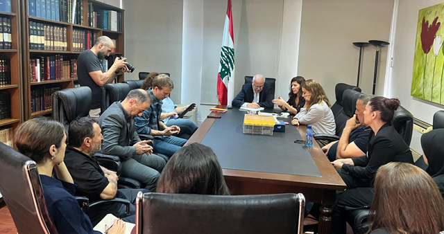 وزير العدل استقبل أهالي الصحافيين الشهداء وصحافيين متضررين من العدوان