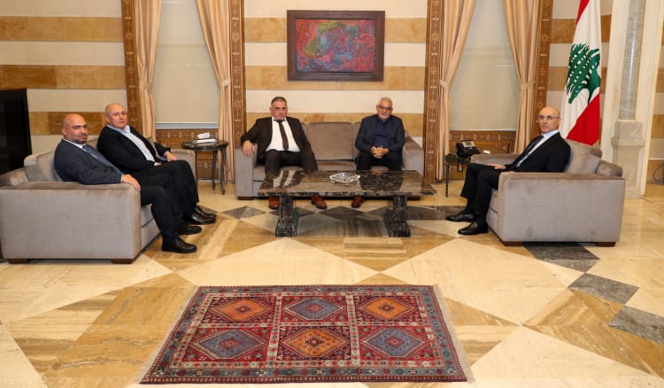 وزير الداخلية بحث مع عطية وآلان عون في شؤون إنمائية وخدماتية