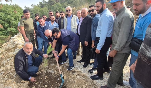 شباب "المستقبل" يغرس الصنوبر في أحراج داريا لمناسبة الاستقلال