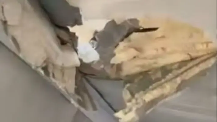 (*) غارة معادية استهدفت شقة باحد المباني في المنصورية